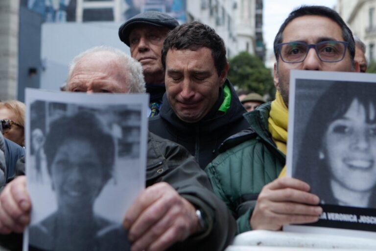 El Gobierno de Argentina recuerda a las víctimas del atentado islamista contra la AMIA, 32 años después del ataque terrorista ejecutado por Hezbolá