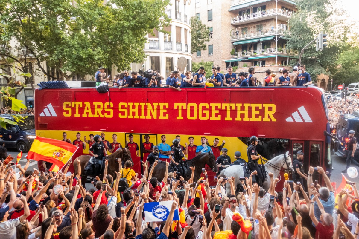 DIRECTO | Cerca de 1.800.000 españoles han salido a las calles de Madrid a celebrar el campeonato mundial de la selección