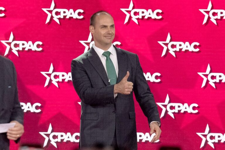 EEUU concede la residencia permanente a Eduardo Bolsonaro, víctima de la persecución de Lula da Silva: «Aquí, en la tierra de los libres, estás protegido»