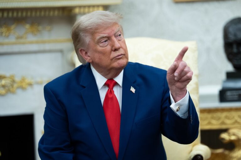 Trump elimina las normas de Biden sobre identidad de género en las escuelas y vuelve a aplicar el sexo biológico