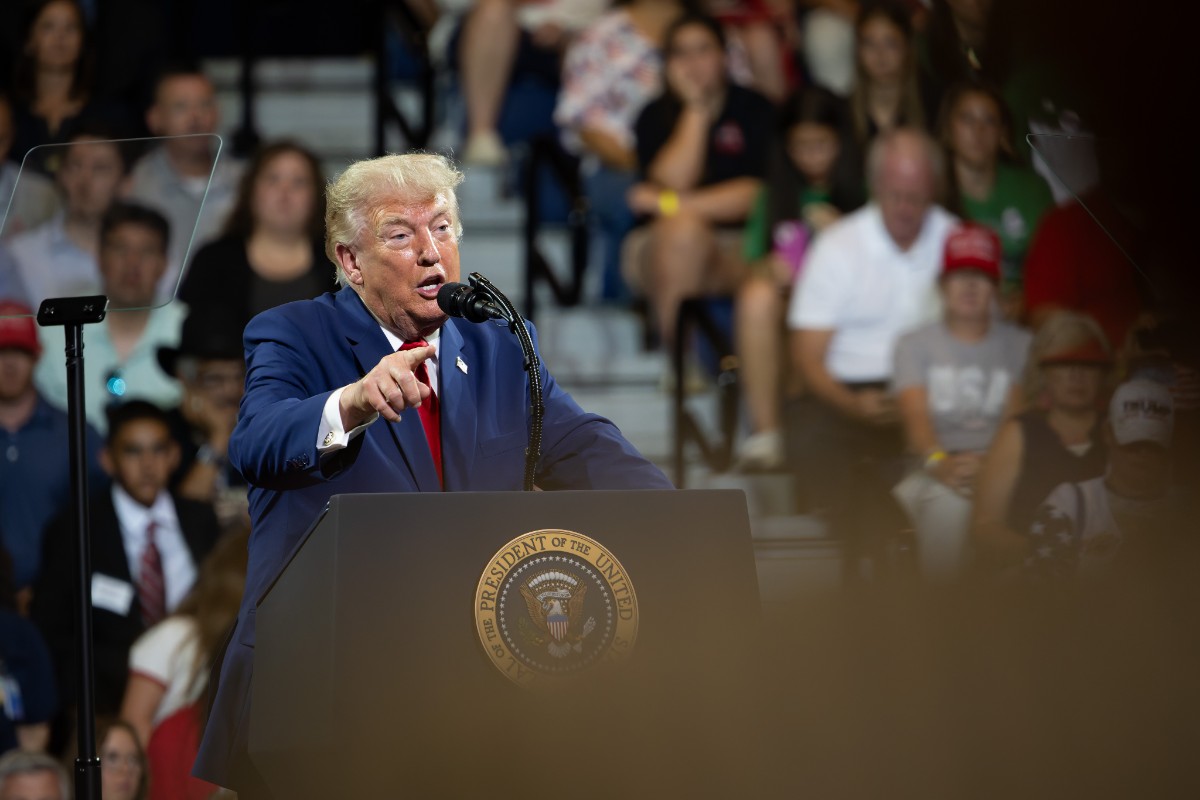 Trump anuncia aranceles contra 60 países tras expirar su gravamen temporal del 10%