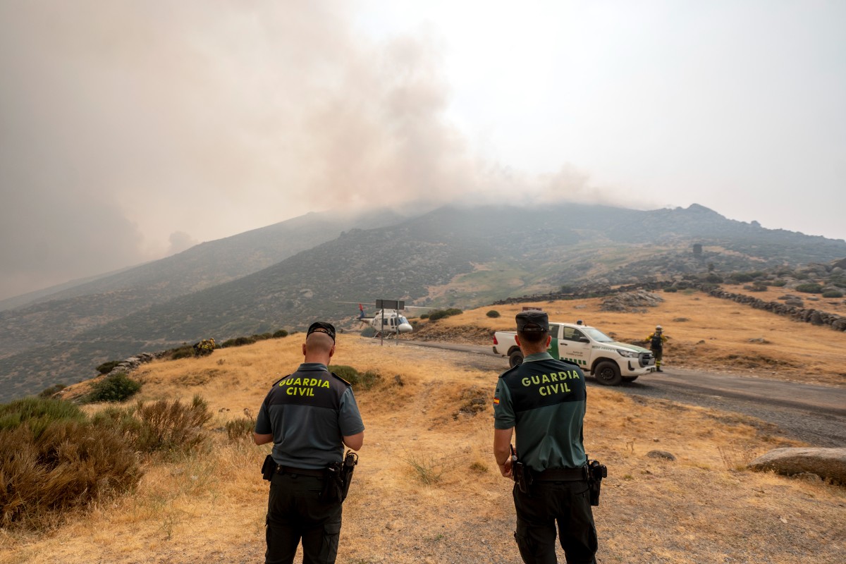 La Guardia Civil recibe varios avisos por posibles saqueos en las viviendas de los pueblos desalojados por los incendios