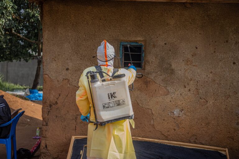Ascienden a más de 1.400 los muertos por el brote de Ébola en el Congo tras confirmarse al menos 3.200 casos de la enfermedad