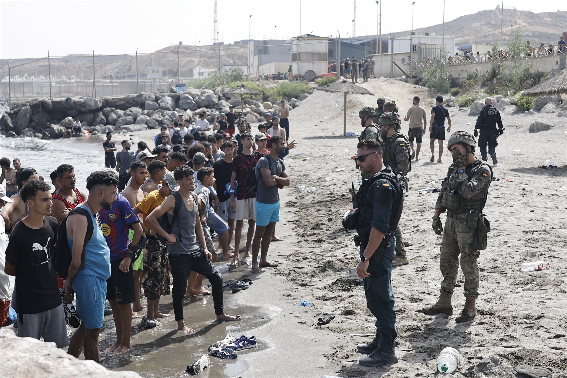 Policías desvelan que gran parte de los inmigrantes ilegales que están entrando en Ceuta son delincuentes indultados por el Gobierno marroquí