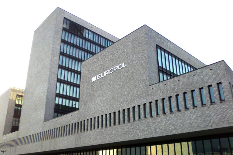 El paraíso multicultural de Europa: Europol revela una red de crimen organizado de 400.000 miembros que abarca 118 nacionalidades