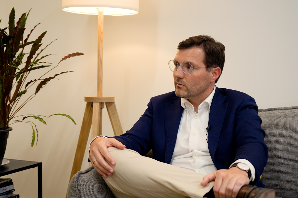 Un eurodiputado de AfD condena la regularización de Sánchez: «La izquierda quiere destruir la civilización europea con inmigración por el auge de los patriotas»