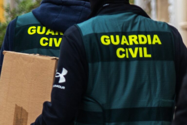 Agentes de la Guardia Civil registran una de las sedes de la Diputación de Cádiz (PP) en el marco de una investigación sobre contratos de patrocinio