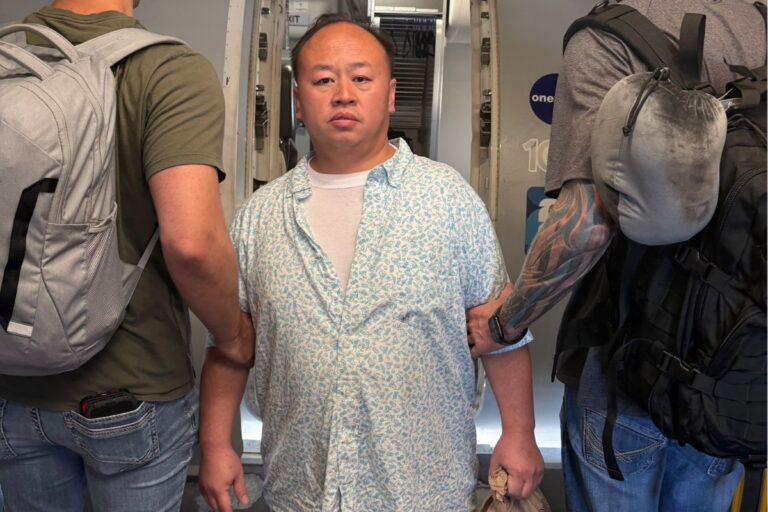 La Administración Trump reanuda la deportación de un inmigrante ilegal de Laos que abusó de una menor y era protegido por el gobernador demócrata de Minnesota