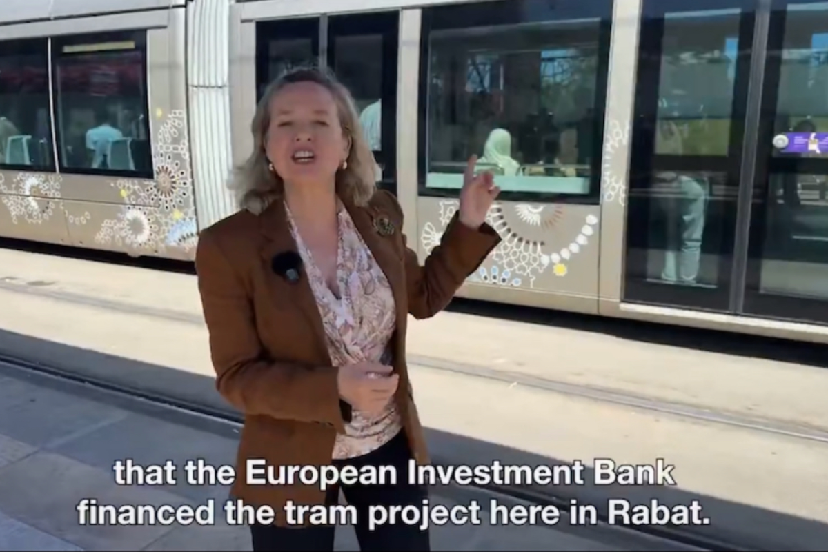 Nadia Calviño viaja a Marruecos a celebrar que la UE ha financiado el tranvía de Rabat mientras colapsa el transporte en España