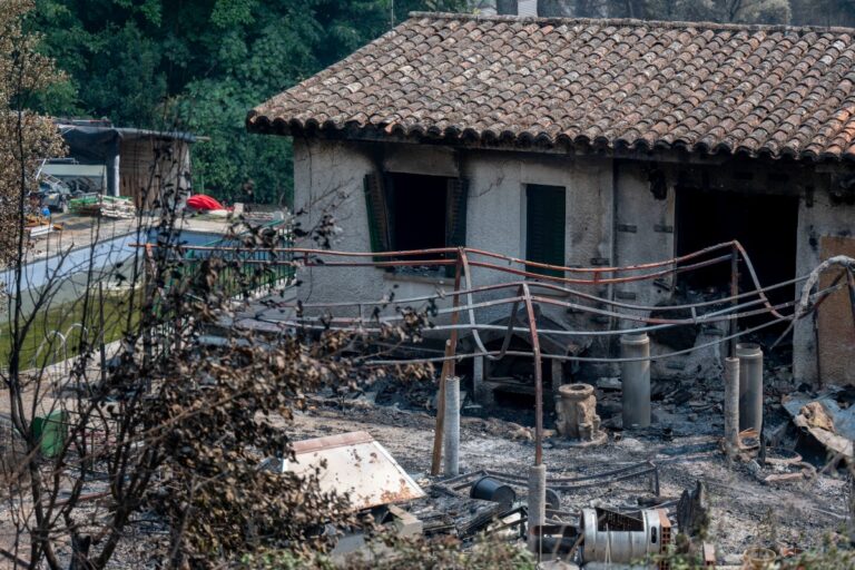 Elevan a más de 100.000 los evacuados o confinados por los incendios forestales en la Comunidad de Madrid, Ávila, Toledo y Vall de Uxó (Castellón)