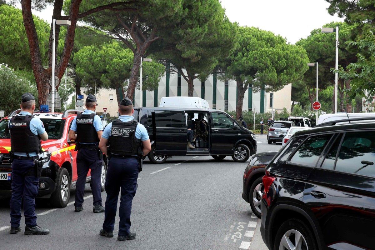 Evacúan a 300 personas en París tras el hallazgo de un coche con armamento cerca de una sinagoga: se investiga un posible intento de ataque terrorista