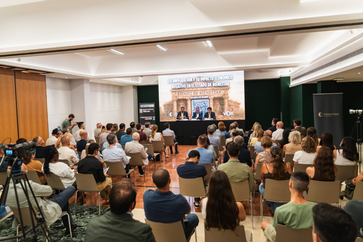 La Fundación Disenso presenta en Barcelona el informe sobre inmigración que revela su impacto económico negativo en el Estado de bienestar