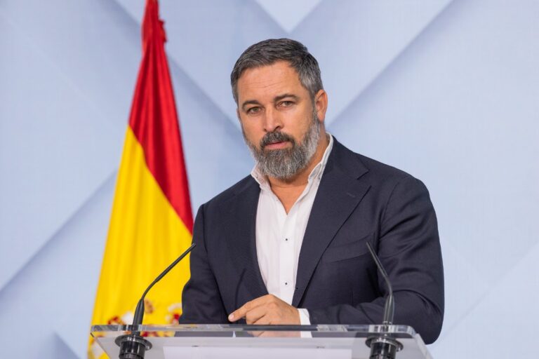 Abascal recuerda que las fronteras seguras son prioridad para VOX y denuncia la regularización masiva de Sánchez: «Entraron cinco millones de personas en los últimos cinco años»