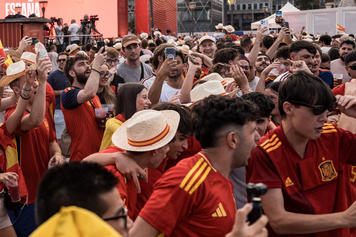 Proetarras amenazaron a hosteleros de Vitoria para apagar las televisiones y boicotear el España-Francia del Mundial