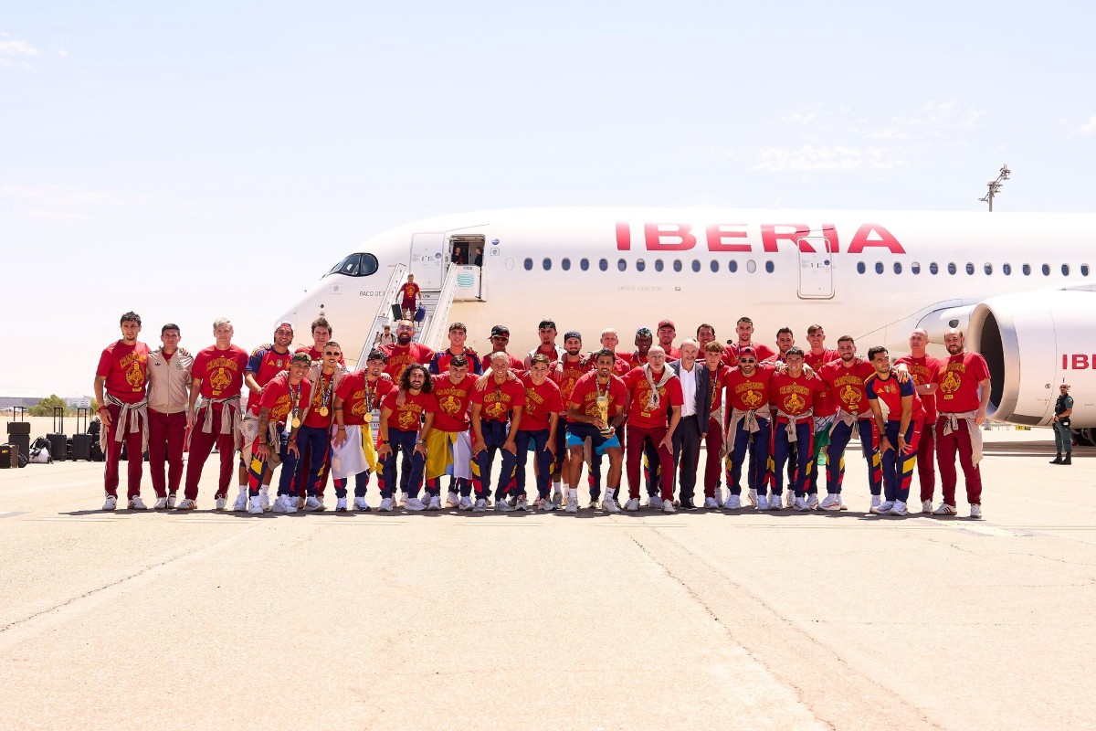 DIRECTO | La selección española llega a Madrid con el trofeo de campeones del mundo