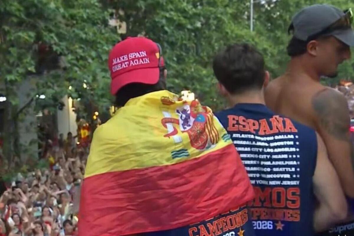La Administración Trump reacciona a la gorra MAGA de Ferran Torres en la celebración de la selección: «Todos quieren sumarse a nuestro movimiento»