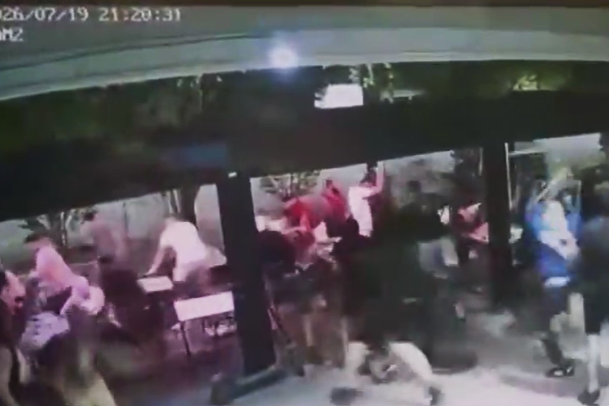 Brutal agresión de una veintena de proetarras a unos aficionados que veían a la selección española en la terraza de un bar de Berriozar (Navarra)