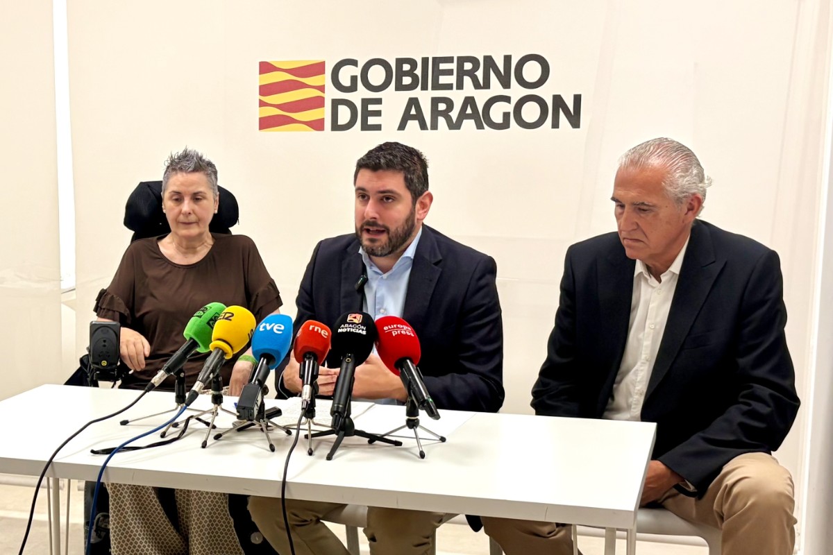 El vicepresidente de Aragón, Alejandro Nolasco (VOX), anuncia ayudas para cubrir todos los costes de los cuidados de los enfermos de ELA