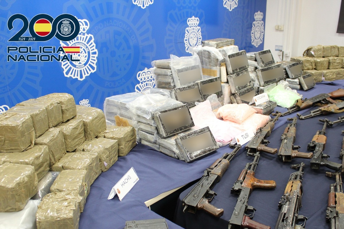 La Policía interviene 36 fusiles de asalto, 11 armas cortas y granadas de mano en una operación contra una organización criminal en Málaga