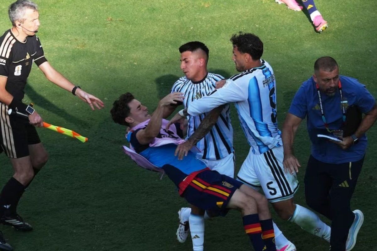 «Criminales», «juego sucio», «provocadores»… la prensa mundial despedaza a Argentina tras su derrota ante España