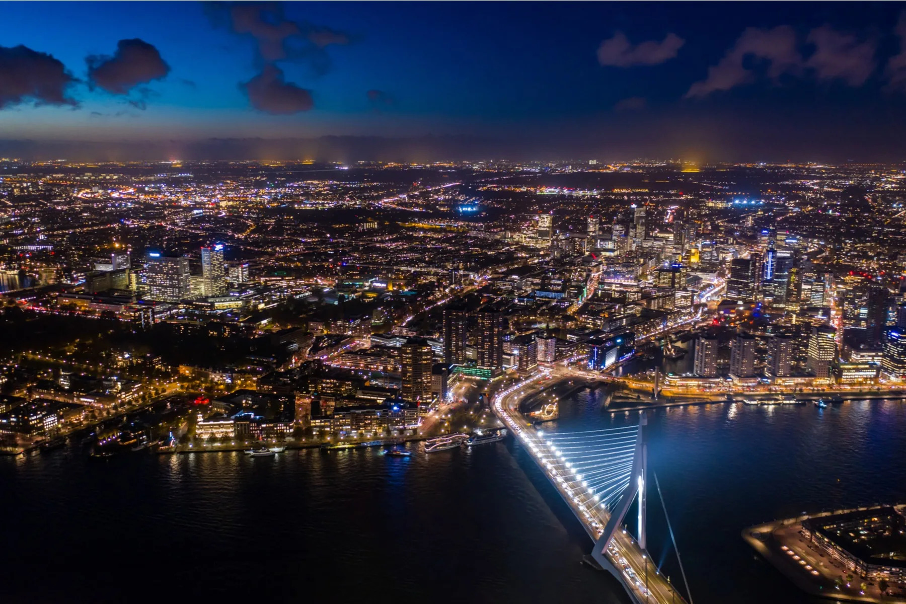 Rotterdam prohíbe el acceso nocturno a varias zonas de la cuidad ante el comportamiento «antisocial» de bandas de inmigrantes