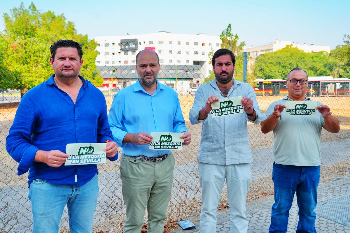 VOX rechaza la «islamización» de los barrios de Sevilla y arropa a los vecinos y comerciantes que rechazan la construcción de una mezquita en el Polígono Sur