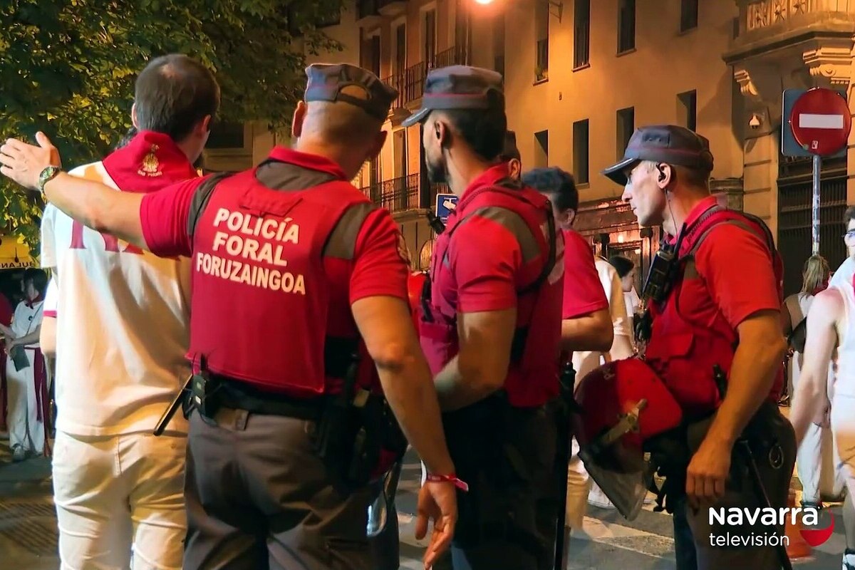Detenidos dos inmigrantes ilegales marroquíes en Pamplona por robar con violencia 29 móviles en una noche en San Fermín