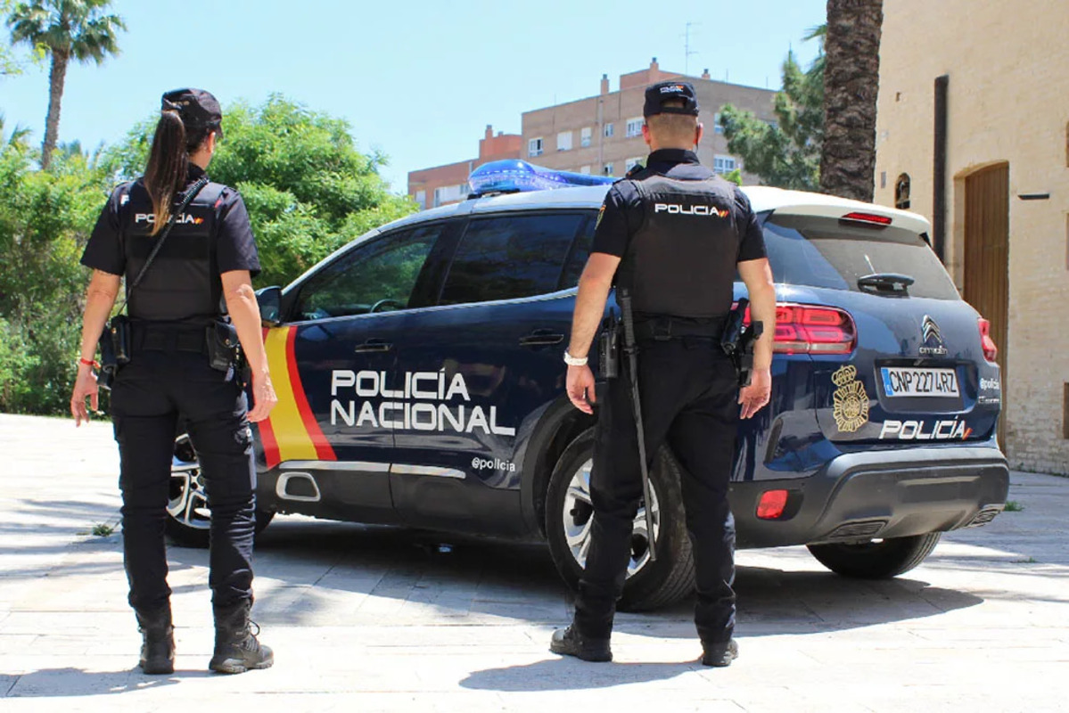 Dos inmigrantes magrebíes asestan una brutal paliza a un joven con necesidades especiales para robarle una riñonera en Algeciras