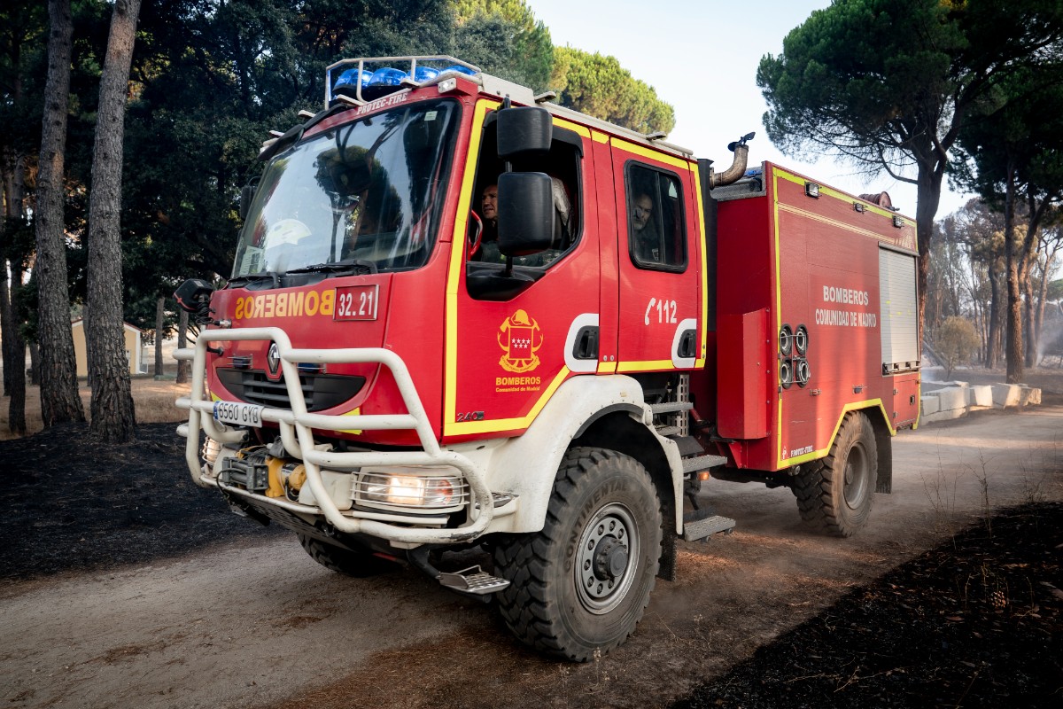 Un nuevo incendio forestal en Madrid obliga a confinar a los vecinos de Aldea del Fresno y Villamantilla