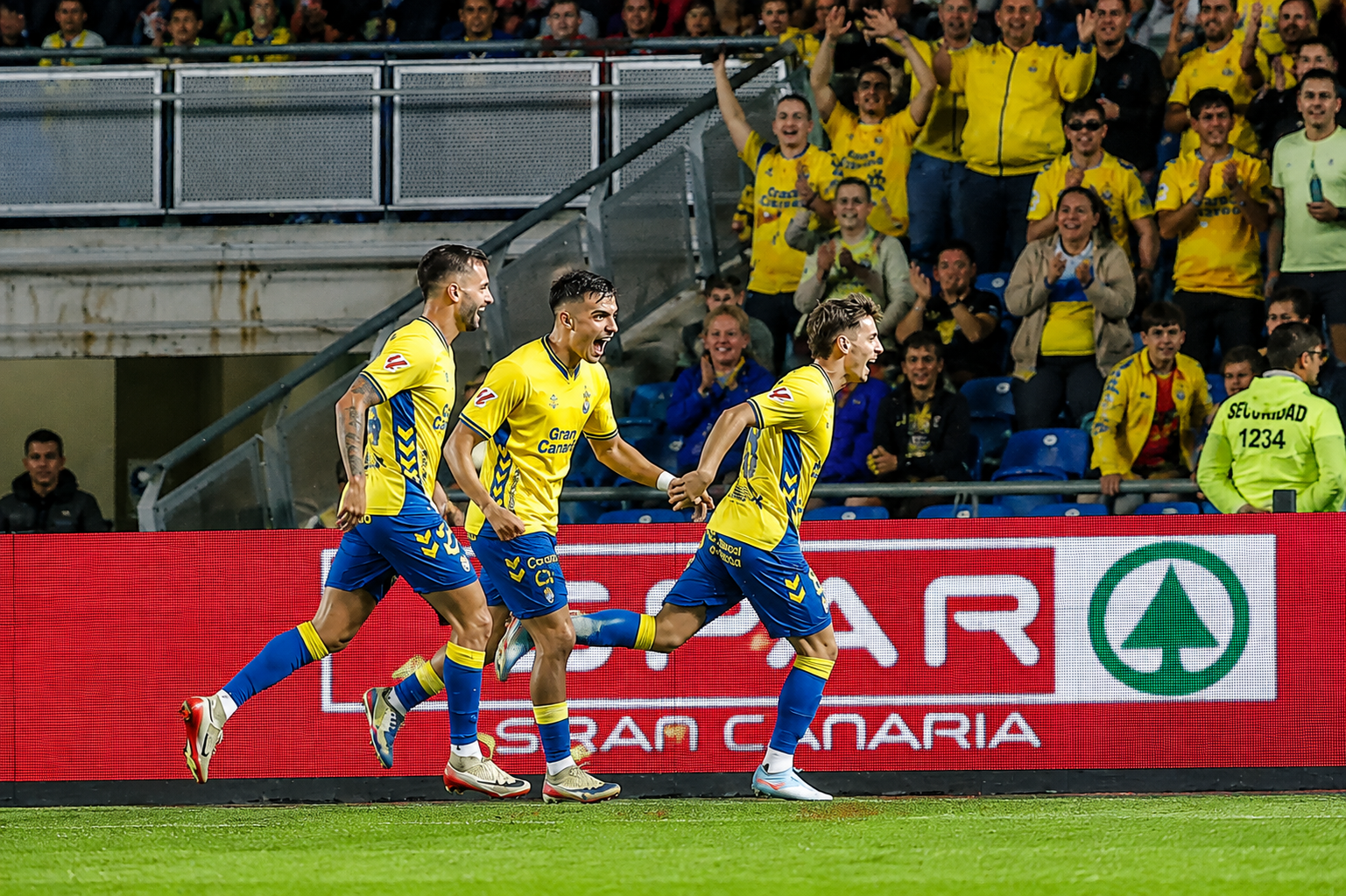 Las Palmas se echa atrás y rechaza vestir la camiseta ‘Ceuta no se vende, se defiende’ pese a que se había comprometido