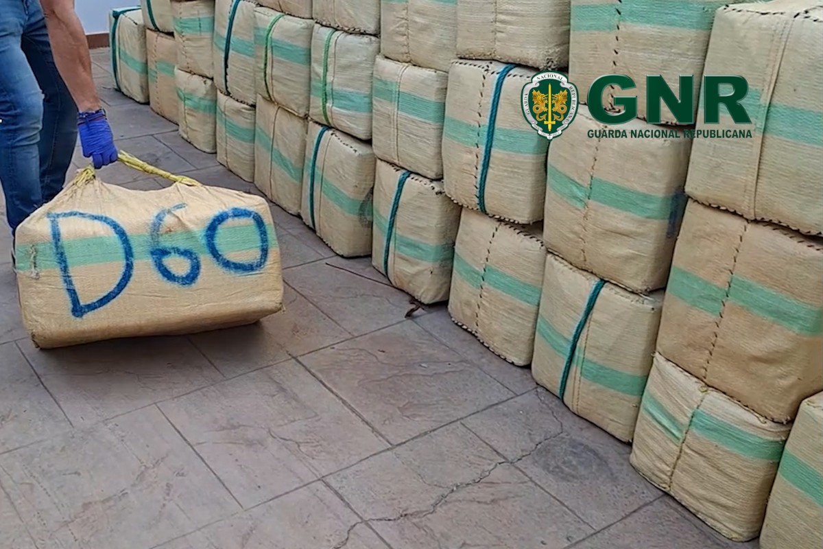 La Guardia Civil y la GNR portuguesa incautan 10.600 kg de hachís y desarticulan una organización dedicada al narcotráfico