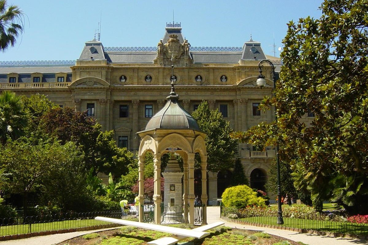 La Diputación Foral de Guipúzcoa adjudicó un contrato público de 8.000 euros por mena en un albergue de Orio