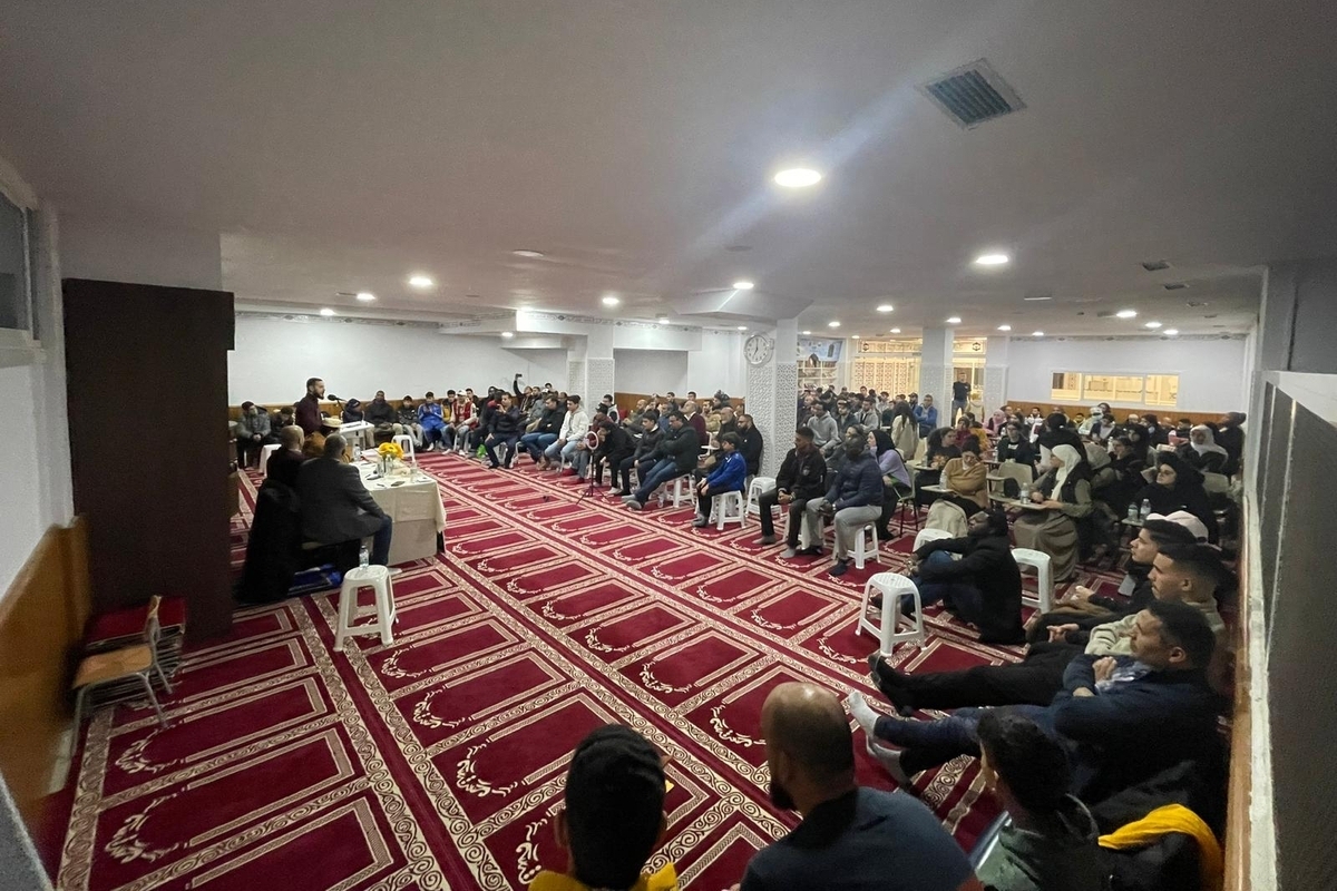 Sustitución cultural: un grupo de 16 mujeres denuncian presiones del líder islámico de Vigo para usar hiyab