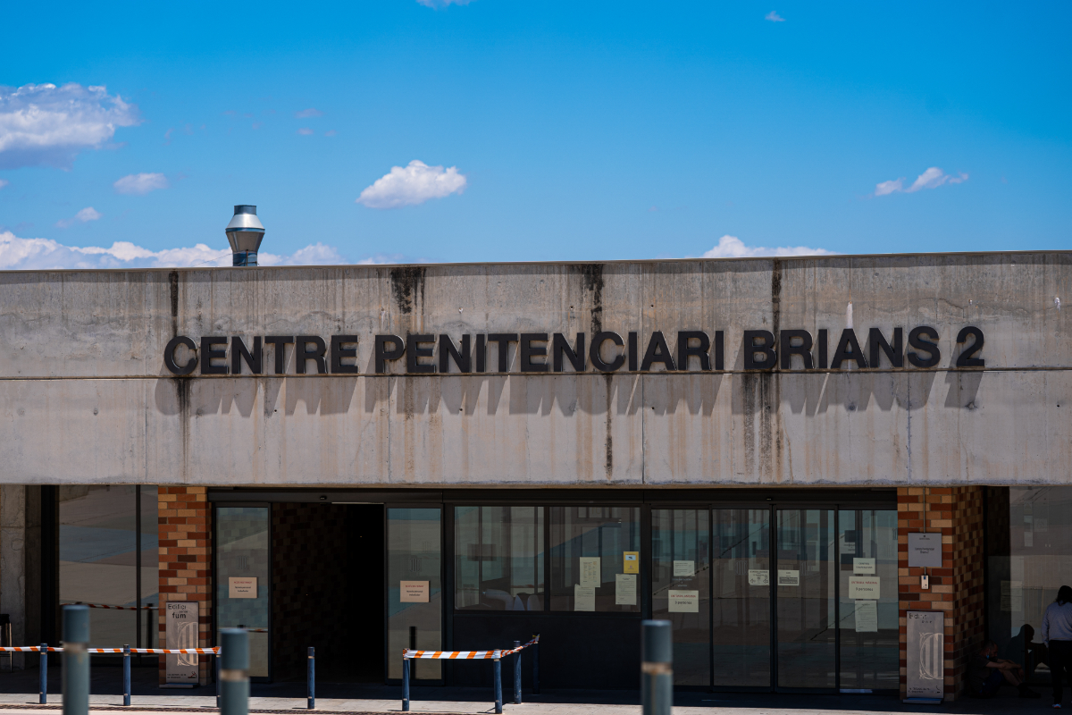 Una funcionaria de la cárcel Brians 2 acaba herida tras ser atacada a golpes, mordiscos y tirones de pelo por la familiar de un preso