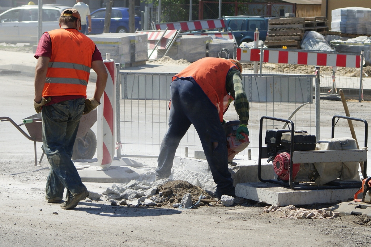 Reemplazo poblacional en la construcción española: los inmigrantes ya son mayoría entre los peones y rozan el 50% de los albañiles