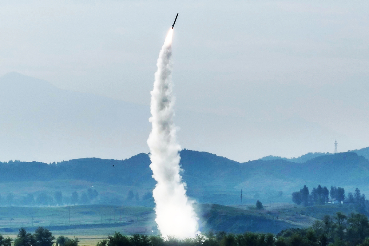 El régimen comunista de Corea del Norte desafía de nuevo a Occidente y lanza una decena de misiles balísticos hacia el mar de Japón