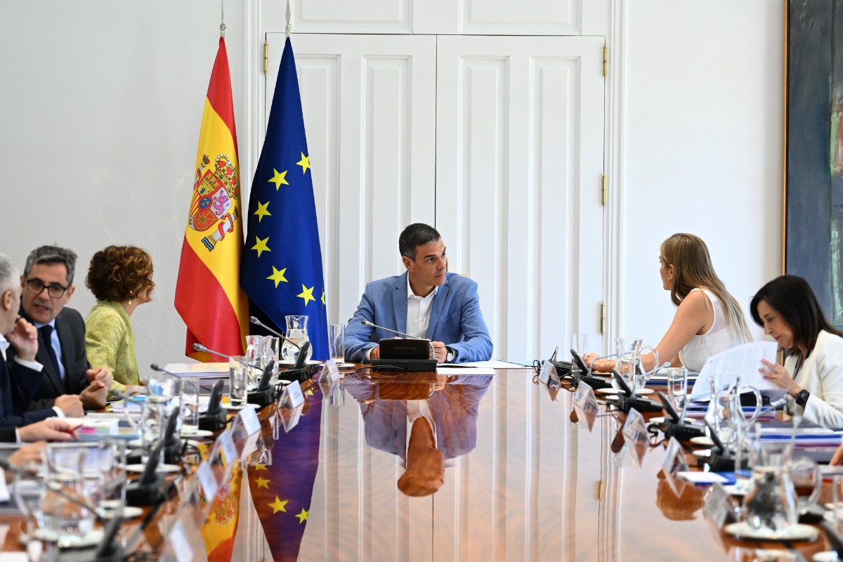 Sánchez agota sus vacaciones y convoca ahora el Consejo de Seguridad Nacional, un mes después de la invasión de Ceuta