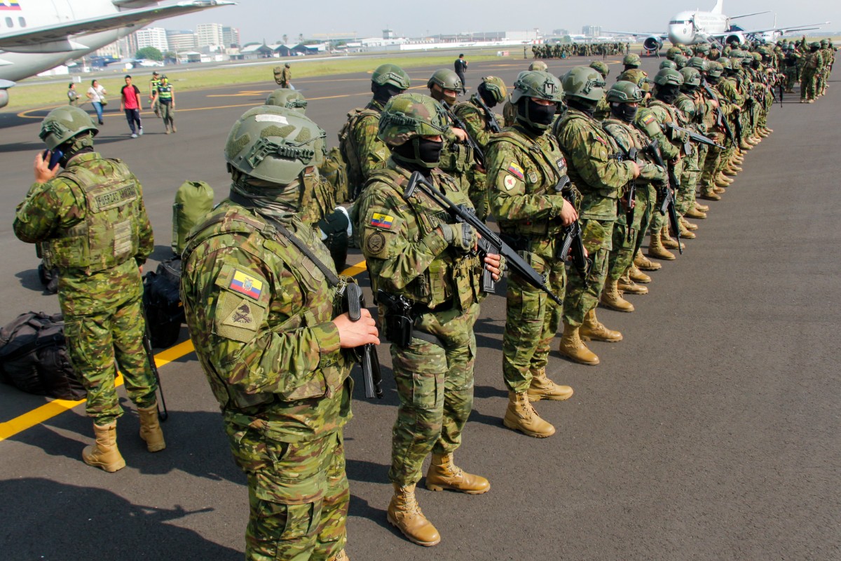 El Ejército de Ecuador detiene a cuatro terroristas de las disidencias de las FARC en el norte del país