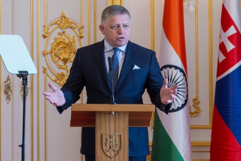 El primer ministro de Eslovaquia, Robert Fico, respalda la postura de Meloni sobre Ceuta: «Muchos gobiernos laxos permitieron la entrada de ilegales a nuestros países»