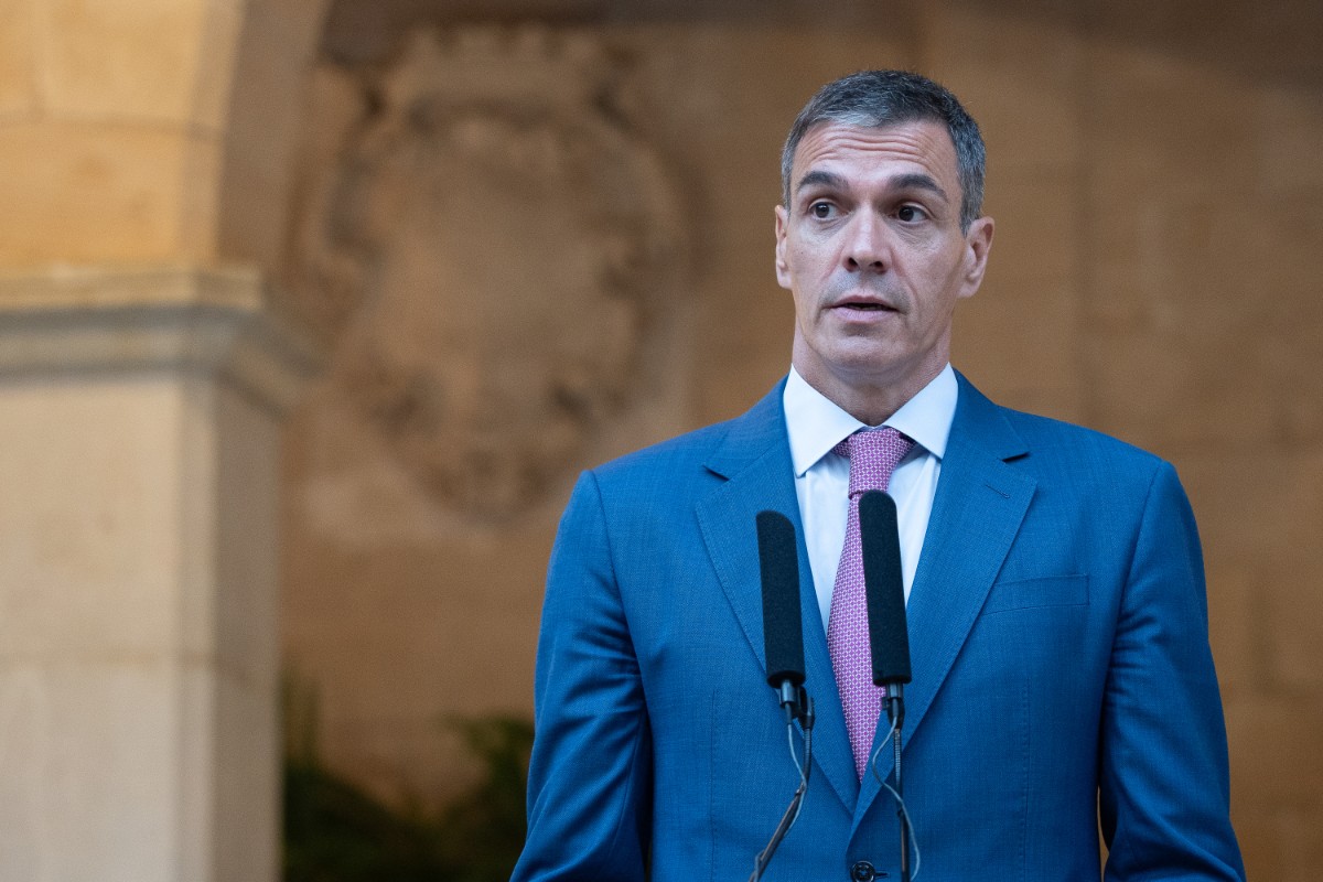 Sánchez quita 310 millones a Educación para pagar los gastos de personal de Presidencia