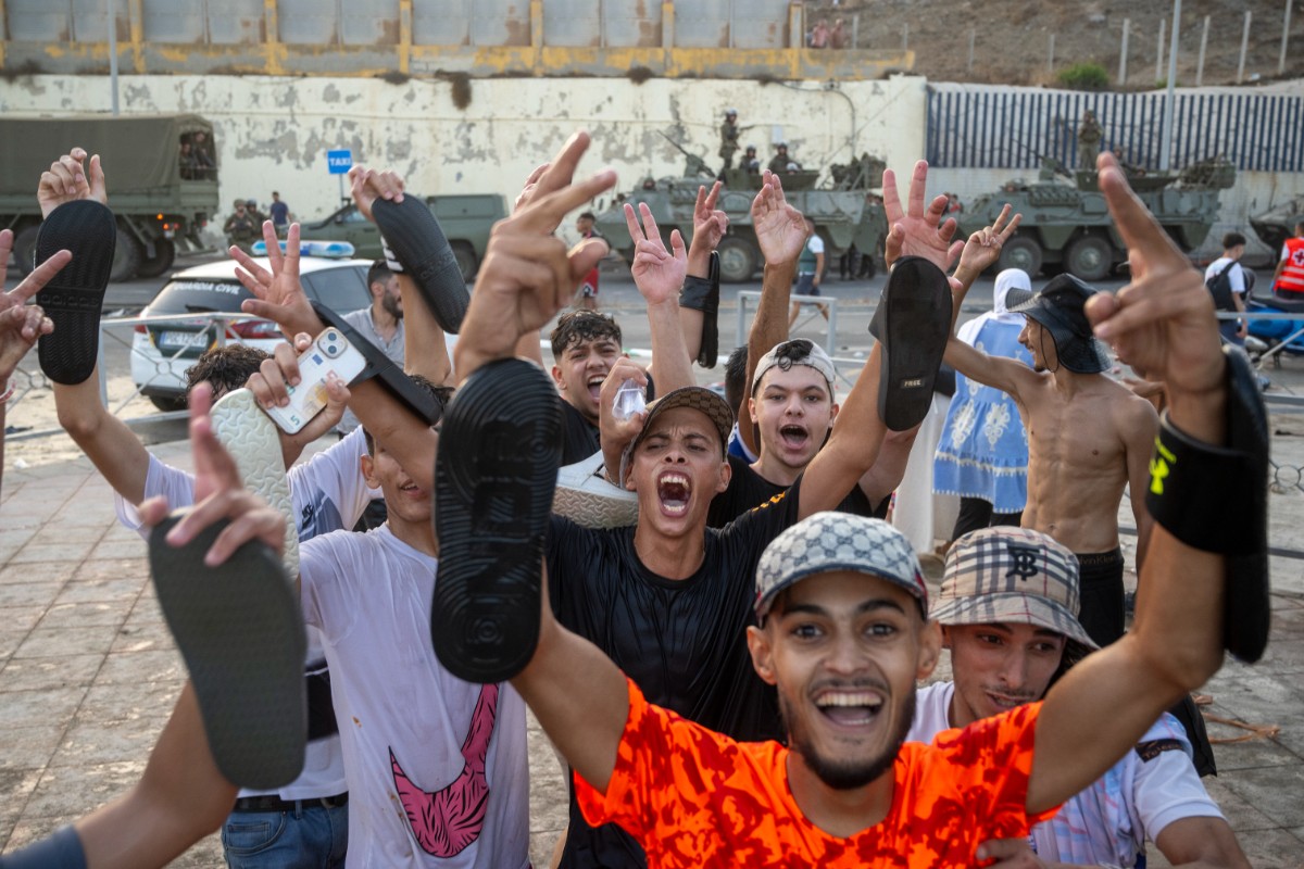 Inmigrantes ilegales llegados durante la invasión de Ceuta ofrecen hasta 5.000 euros y un año de alquiler por adelantado para conseguir piso