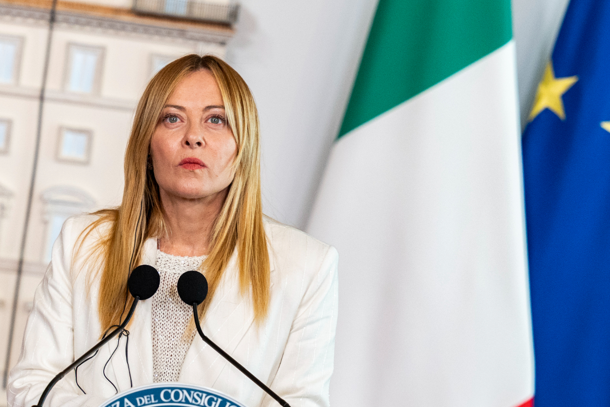 El Gobierno de Meloni presiona a la UE para censurar la regularización masiva de inmigrantes aprobada por Sánchez: «Han fracasado completamente»