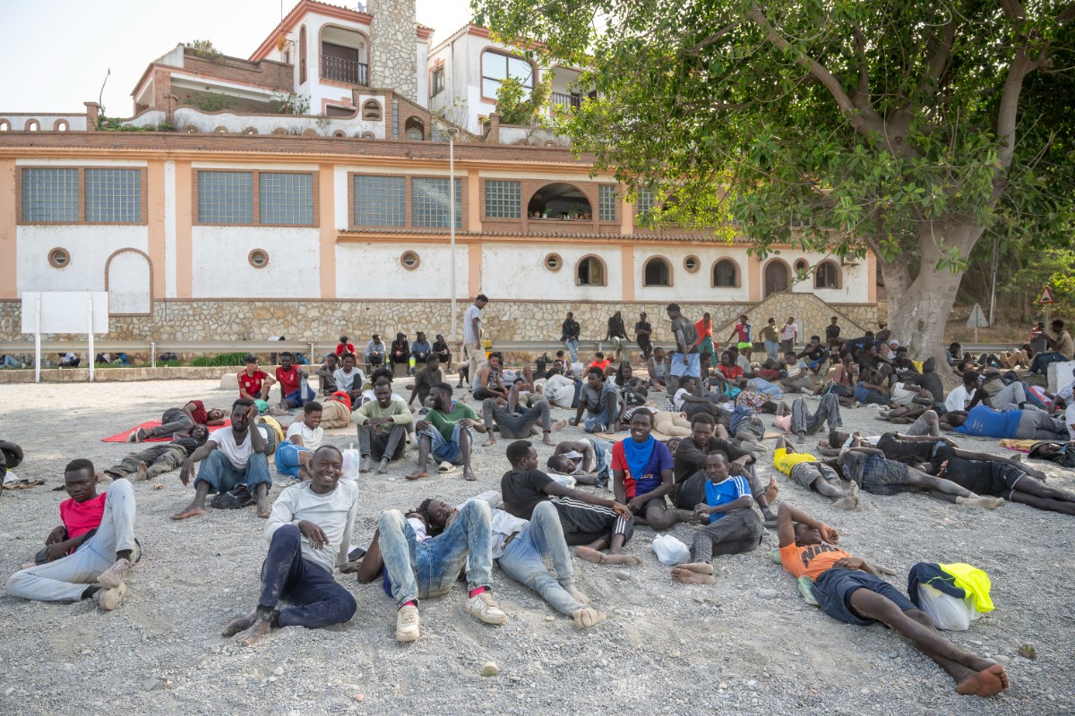 Ceuta y Melilla pierden a sus españoles entre invasiones, paro y menús halal