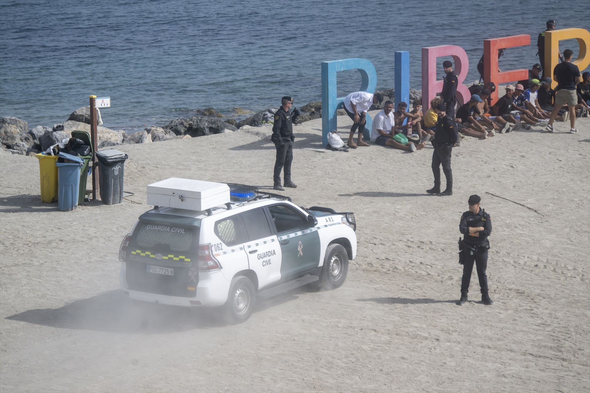 Niñas de 10 años empiezan a esconderse debajo de los coches de la Policía en Ceuta por miedo a ser violadas por inmigrantes ilegales