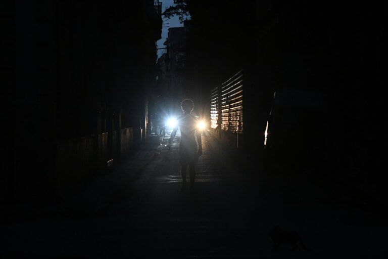 El sistema eléctrico de Cuba vuelve a colapsar tras sufrir un mega apagón el fin de semana
