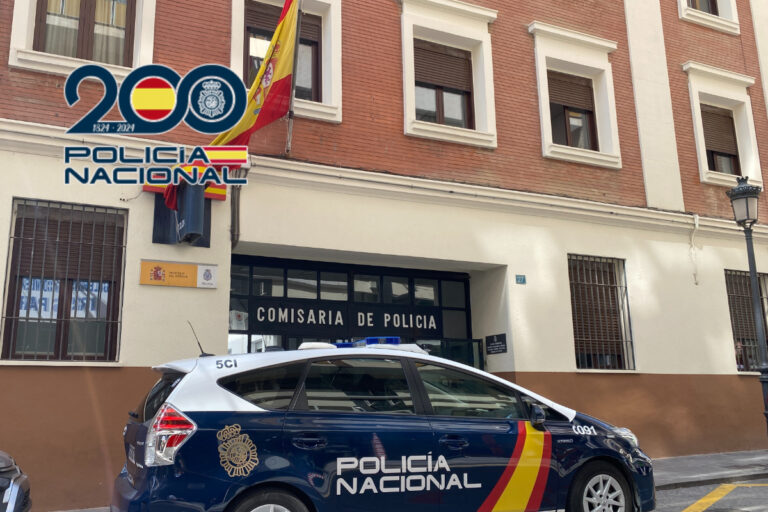 Detenidos tres chilenos y una argentina por robar 52.000 euros de un tirón a una mujer en Alicante