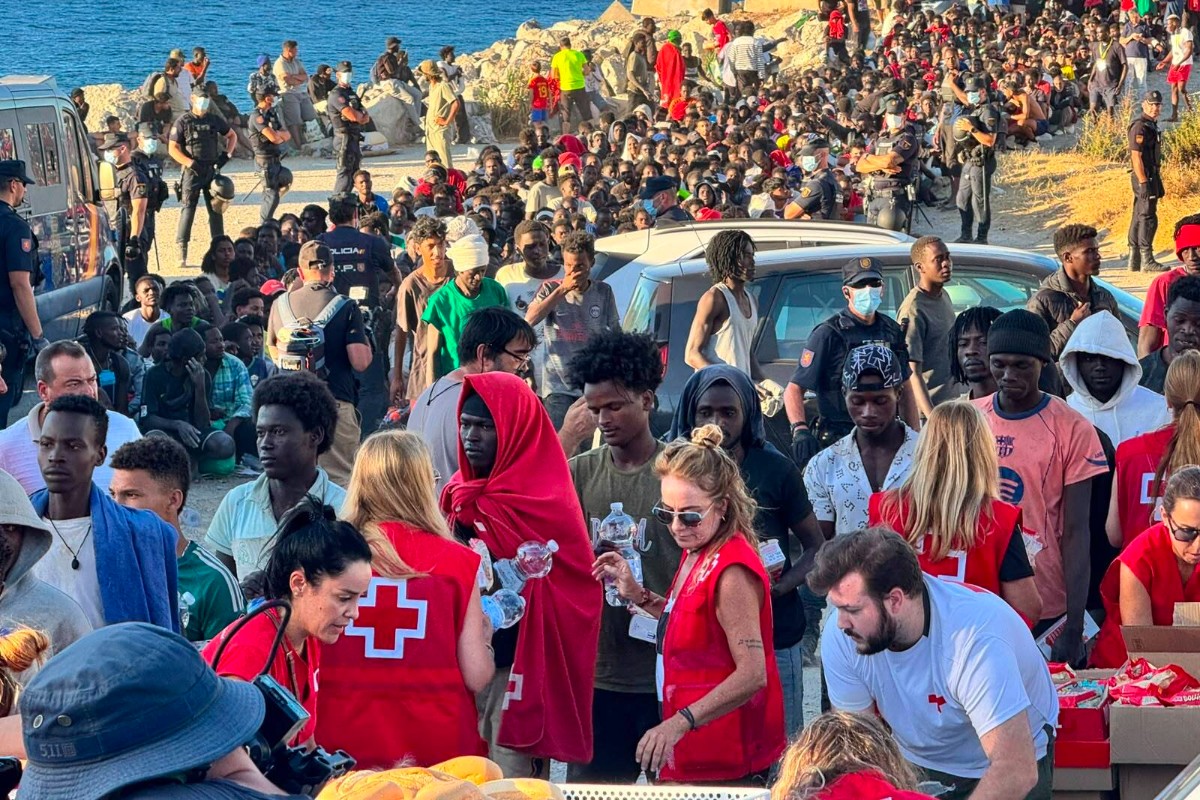 Las Fuerzas de Seguridad alertan de ONG que buscan prolongar la estancia de inmigrantes ilegales en Ceuta y de coacciones a ciudadanos para que los acojan