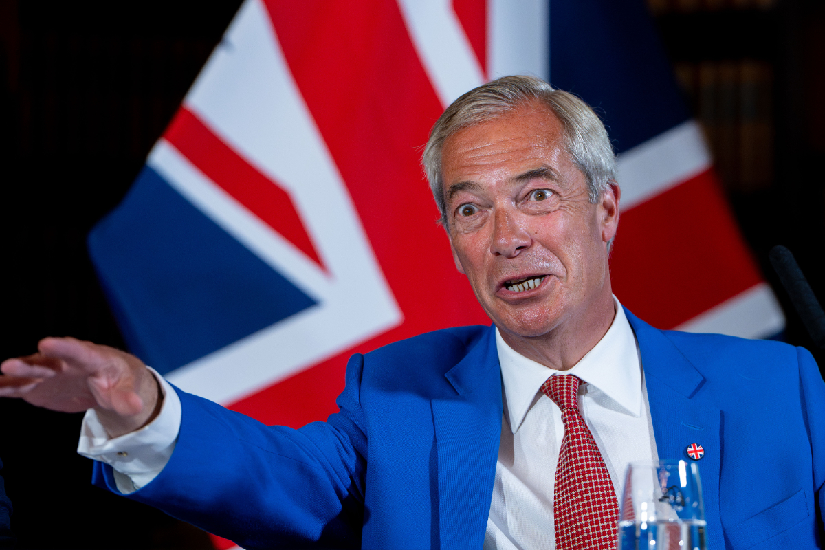 Reform UK propone cerrar las empresas que contraten inmigrantes ilegales y encarcelar hasta cinco años a sus directivos