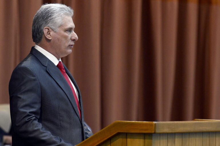 La Administración Trump redobla su ofensiva contra la dictadura de Díaz-Canel y sanciona al ministro de Defensa de Cuba