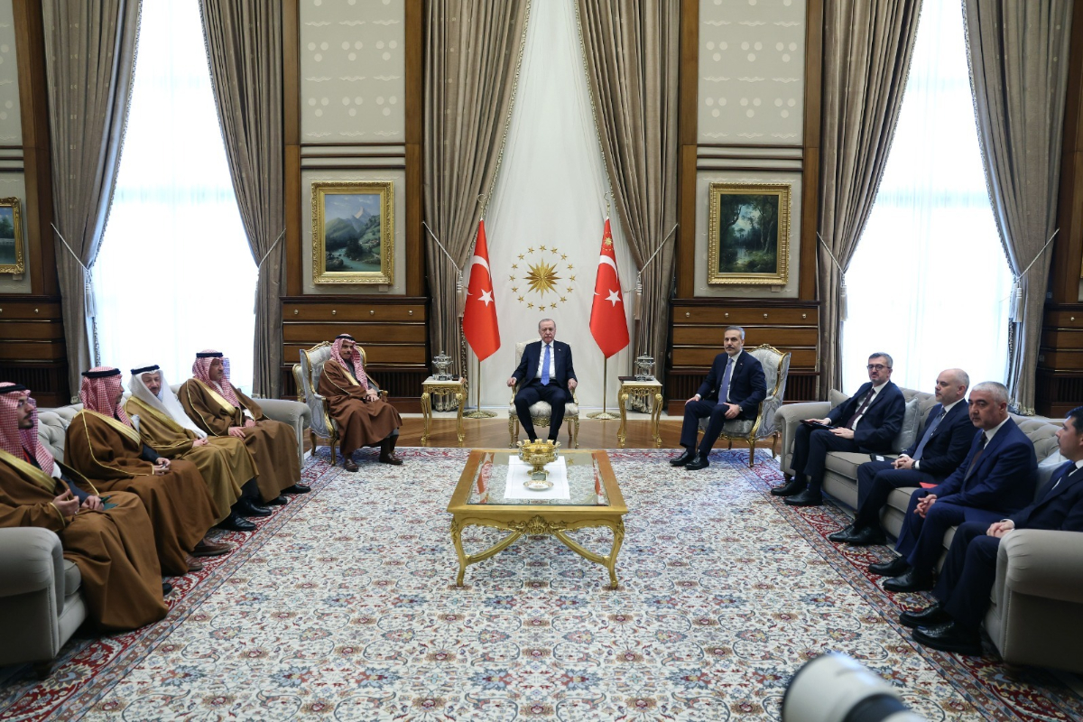 Arabia Saudí, Turquía y Pakistán sellan un eje militar suní: un ataque contra uno será considerado un ataque contra los tres